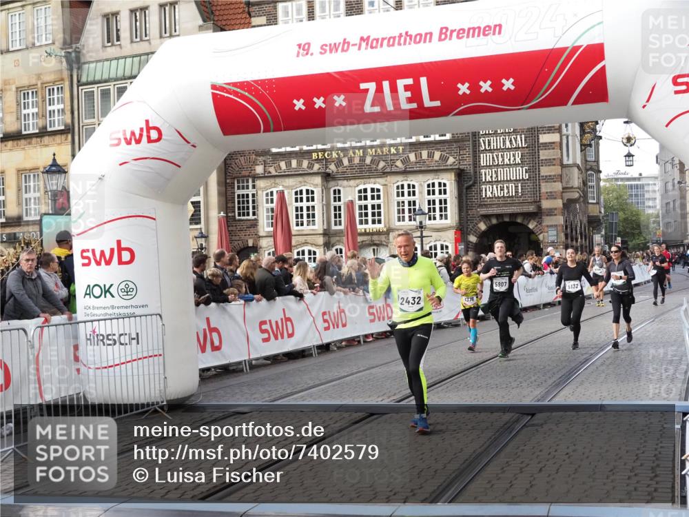 06.10.2024 - 19. swb-Marathon Bremen Luisa Fischer http://msf.ph/oto/7402579 06.10.2024 14:07:43 Ziel 1378, 2432, 5131, 5132, 5249, 5907 meine-sportfotos.de