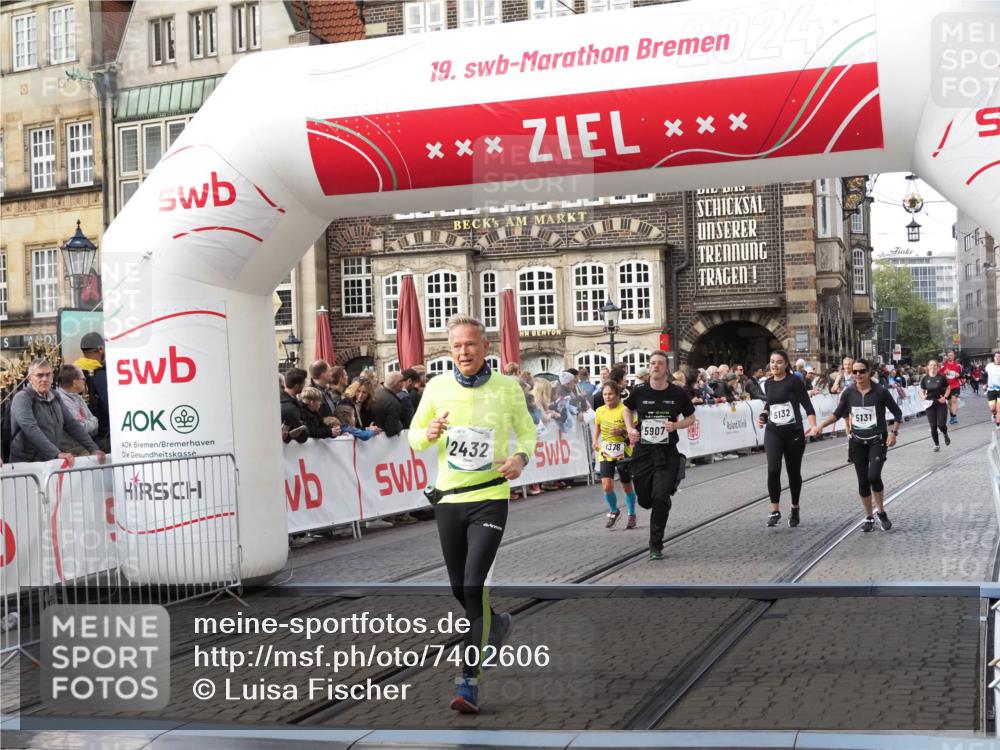 06.10.2024 - 19. swb-Marathon Bremen Luisa Fischer http://msf.ph/oto/7402606 06.10.2024 14:07:44 Ziel 1378, 2432, 5131, 5132, 5249, 5907 meine-sportfotos.de