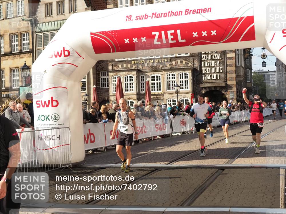 06.10.2024 - 19. swb-Marathon Bremen Luisa Fischer http://msf.ph/oto/7402792 06.10.2024 14:07:52 Ziel 866, 3118, 4459, 4513, 5249, 5321, 6714 meine-sportfotos.de