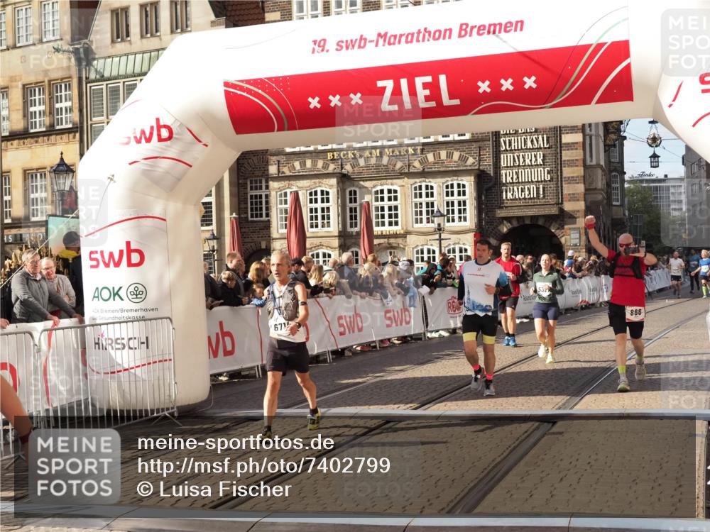 06.10.2024 - 19. swb-Marathon Bremen Luisa Fischer http://msf.ph/oto/7402799 06.10.2024 14:07:53 Ziel 866, 3118, 4459, 4513, 5249, 5321, 6714 meine-sportfotos.de