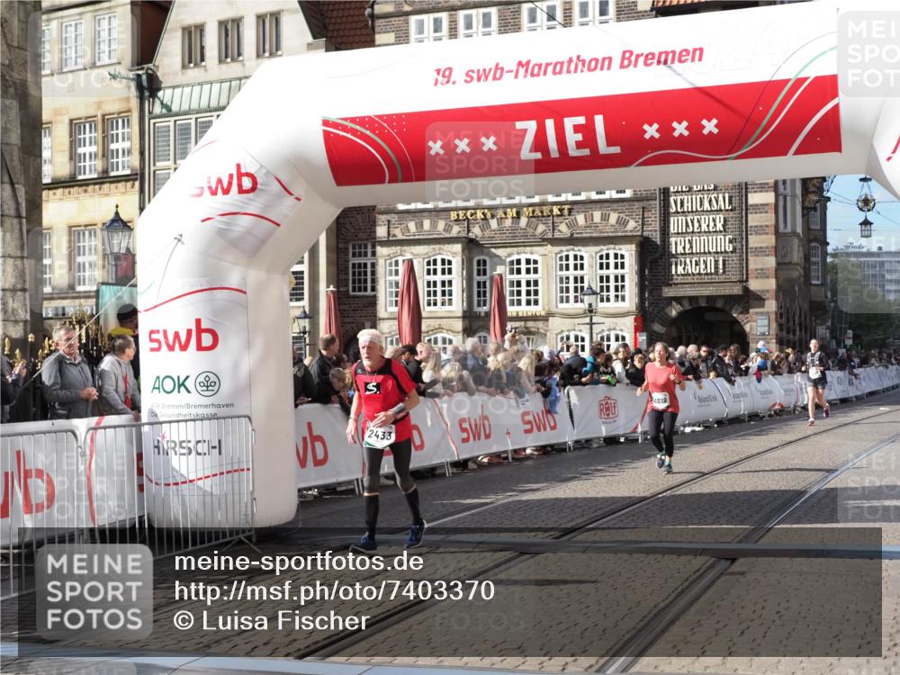 06.10.2024 - 19. swb-Marathon Bremen Luisa Fischer http://msf.ph/oto/7403370 06.10.2024 14:08:15 Ziel 2433, 3019 meine-sportfotos.de