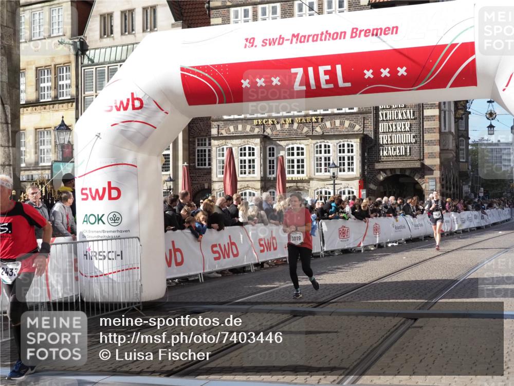 06.10.2024 - 19. swb-Marathon Bremen Luisa Fischer http://msf.ph/oto/7403446 06.10.2024 14:08:17 Ziel 2433, 2628, 3019 meine-sportfotos.de