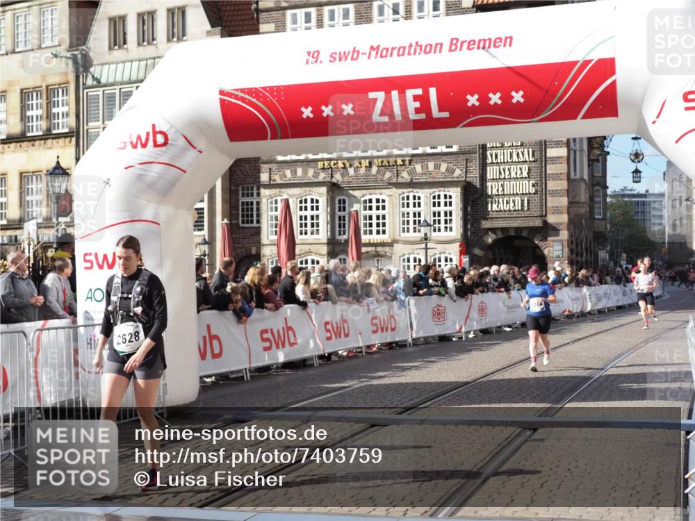 06.10.2024 - 19. swb-Marathon Bremen Luisa Fischer http://msf.ph/oto/7403759 06.10.2024 14:08:25 Ziel 2510, 2628, 4935, 6884 meine-sportfotos.de