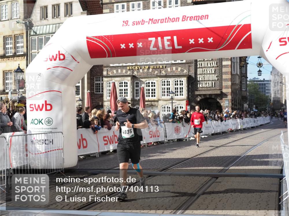 06.10.2024 - 19. swb-Marathon Bremen Luisa Fischer http://msf.ph/oto/7404113 06.10.2024 14:08:33 Ziel 2510, 4935, 5033, 6884 meine-sportfotos.de