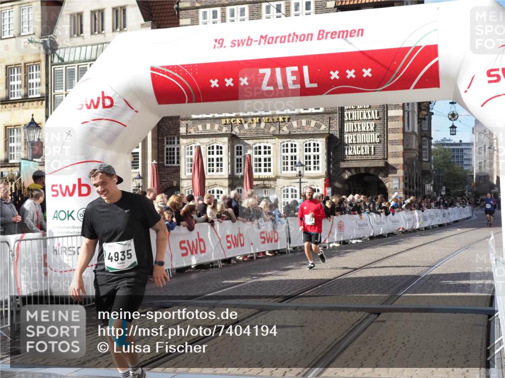 06.10.2024 - 19. swb-Marathon Bremen Luisa Fischer http://msf.ph/oto/7404194 06.10.2024 14:08:34 Ziel 2510, 4935, 5033 meine-sportfotos.de