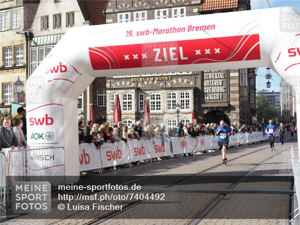 06.10.2024 - 19. swb-Marathon Bremen Luisa Fischer http://msf.ph/oto/7404492 06.10.2024 14:08:41 Ziel 267, 4634, 5033 meine-sportfotos.de