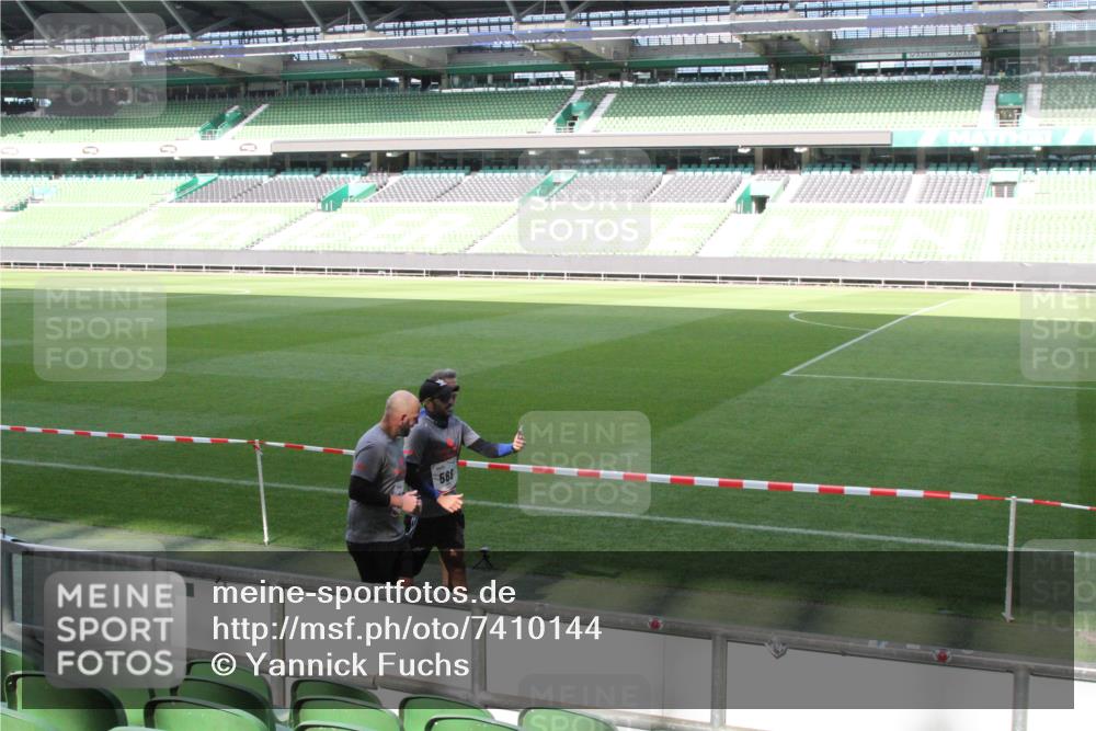 06.10.2024 - 19. swb-Marathon Bremen Yannick Fuchs http://msf.ph/oto/7410144 06.10.2024 14:03:11 Laufen im Stadion 387, 398, 469, 568, 599, 698, 1200, 1547, 1649, 3247, 6296, 6721, 6795 meine-sportfotos.de