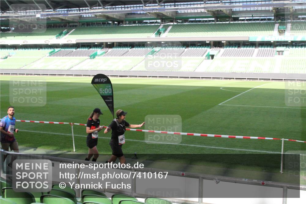 06.10.2024 - 19. swb-Marathon Bremen Yannick Fuchs http://msf.ph/oto/7410167 06.10.2024 14:03:15 Laufen im Stadion 387, 398, 469, 568, 599, 698, 1200, 1547, 1649, 3247, 6296, 6721, 6795, 6888 meine-sportfotos.de