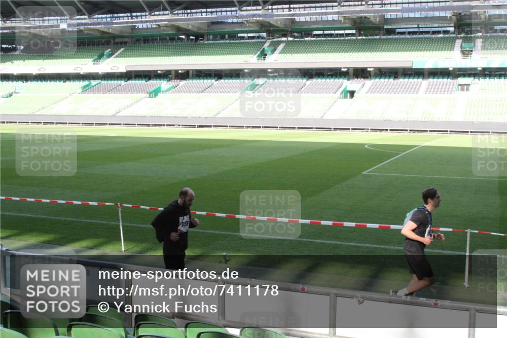 06.10.2024 - 19. swb-Marathon Bremen Yannick Fuchs http://msf.ph/oto/7411178 06.10.2024 14:08:23 Laufen im Stadion 172, 341, 718, 935, 1298 meine-sportfotos.de