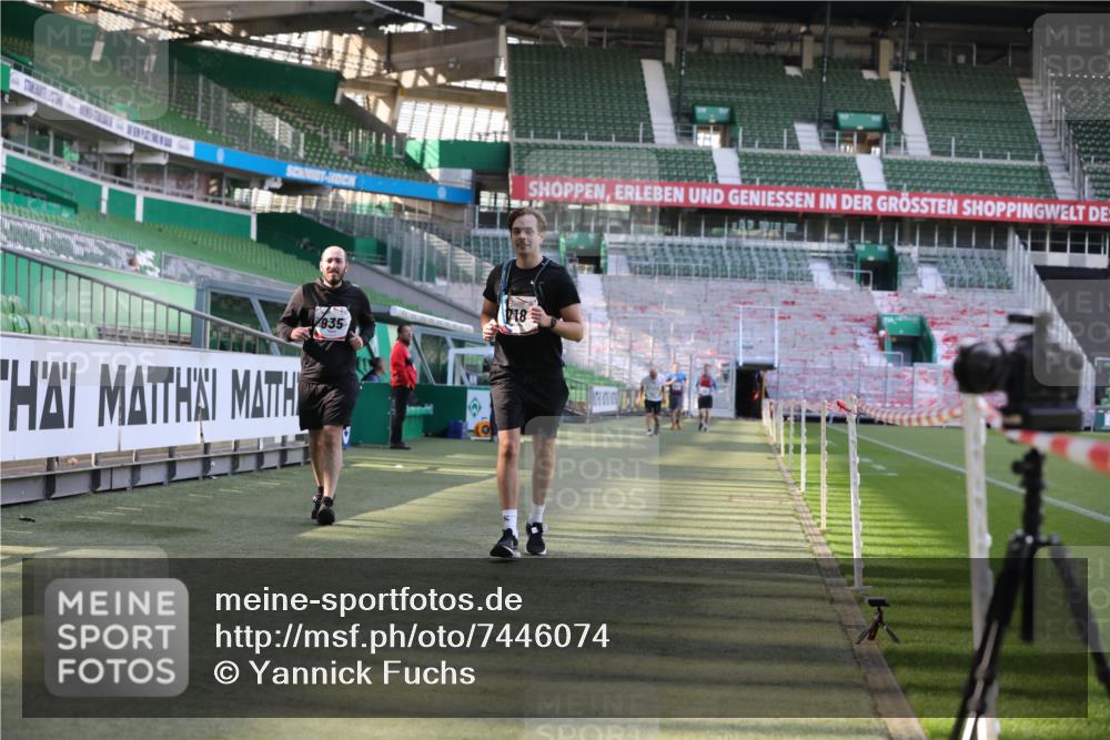 06.10.2024 - 19. swb-Marathon Bremen Yannick Fuchs http://msf.ph/oto/7446074 06.10.2024 14:08:16 Laufen im Stadion 172, 341, 718, 935, 1298 meine-sportfotos.de