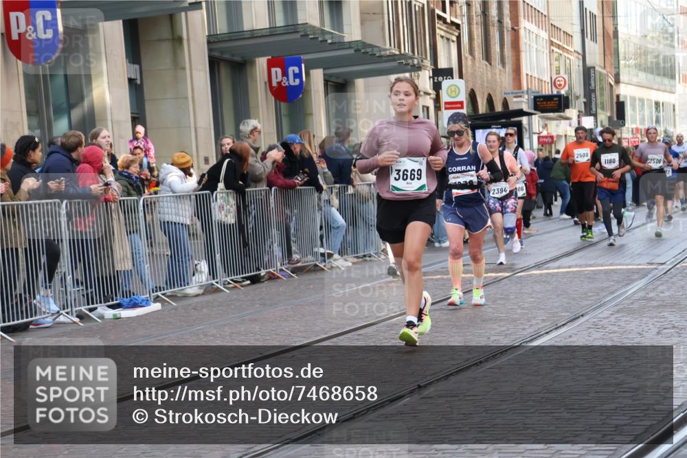 06.10.2024 - 19. swb-Marathon Bremen Strokosch-Dieckow http://msf.ph/oto/7468658 06.10.2024 14:03:03 Laufen 820, 961, 1180, 1213, 1600, 1636, 2102, 2394, 2506, 2508, 2593, 3025, 3233, 3234, 3669, 3841, 3864, 4006, 4132, 4250, 4254, 4901, 4959, 5269, 5579, 6253 meine-sportfotos.de
