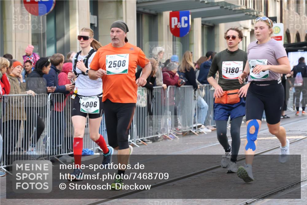 06.10.2024 - 19. swb-Marathon Bremen Strokosch-Dieckow http://msf.ph/oto/7468709 06.10.2024 14:03:09 Laufen 961, 1180, 1213, 1600, 1636, 2102, 2394, 2506, 2508, 2593, 3025, 3669, 3841, 3864, 4006, 4132, 4250, 4254, 4901, 4959, 5046, 5089, 5269, 5579 meine-sportfotos.de