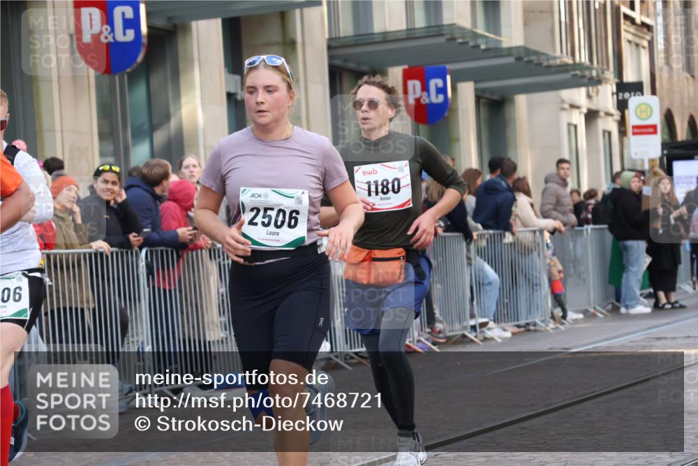 06.10.2024 - 19. swb-Marathon Bremen Strokosch-Dieckow http://msf.ph/oto/7468721 06.10.2024 14:03:10 Laufen 961, 1180, 1213, 1600, 1636, 2102, 2394, 2506, 2508, 3025, 3669, 3841, 3864, 4006, 4132, 4250, 4901, 4959, 5046, 5089, 5269, 5579 meine-sportfotos.de