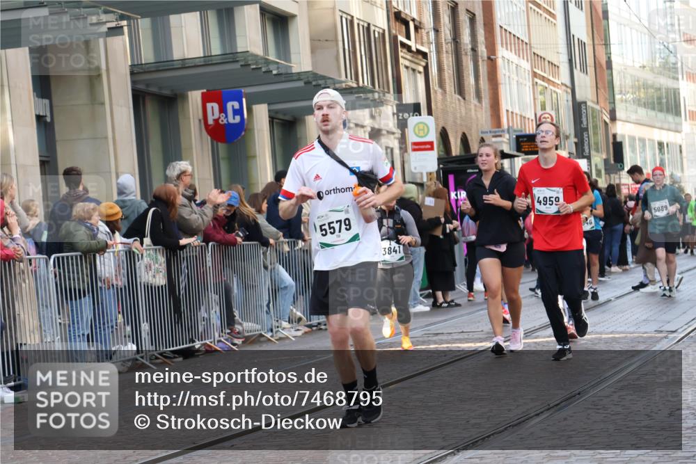 06.10.2024 - 19. swb-Marathon Bremen Strokosch-Dieckow http://msf.ph/oto/7468795 06.10.2024 14:03:21 Laufen 196, 961, 1180, 1213, 1600, 2186, 2896, 3025, 3134, 3841, 3864, 3908, 3978, 4006, 4132, 4250, 4287, 4639, 4901, 4959, 5046, 5089, 5269, 5479, 5579, 6645 meine-sportfotos.de