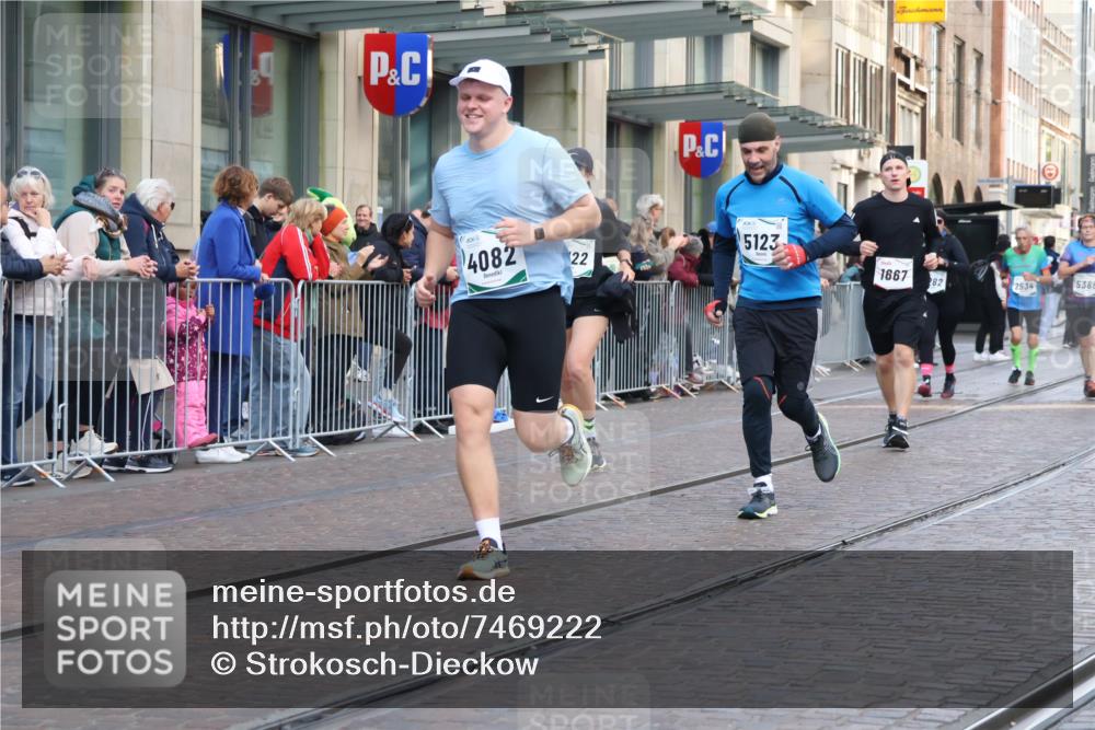 06.10.2024 - 19. swb-Marathon Bremen Strokosch-Dieckow http://msf.ph/oto/7469222 06.10.2024 14:04:45 Laufen 725, 750, 1161, 1407, 1614, 1667, 2072, 2181, 2534, 2563, 2681, 2708, 2868, 2869, 3570, 3941, 4082, 4282, 4954, 5123, 5204, 5280, 5355, 5363, 5386, 5431, 5617, 6053, 6122, 6343, 6463, 6497, 6659, 6917 meine-sportfotos.de