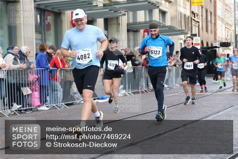 06.10.2024 - 19. swb-Marathon Bremen Strokosch-Dieckow http://msf.ph/oto/7469224 06.10.2024 14:04:46 Laufen 725, 750, 1161, 1407, 1614, 1667, 2072, 2133, 2181, 2534, 2563, 2681, 2708, 2868, 2869, 3570, 3941, 4081, 4082, 4282, 4954, 5123, 5204, 5280, 5355, 5363, 5386, 5431, 5617, 6053, 6122, 6343, 6463, 6497, 6659, 6851, 6917 meine-sportfotos.de