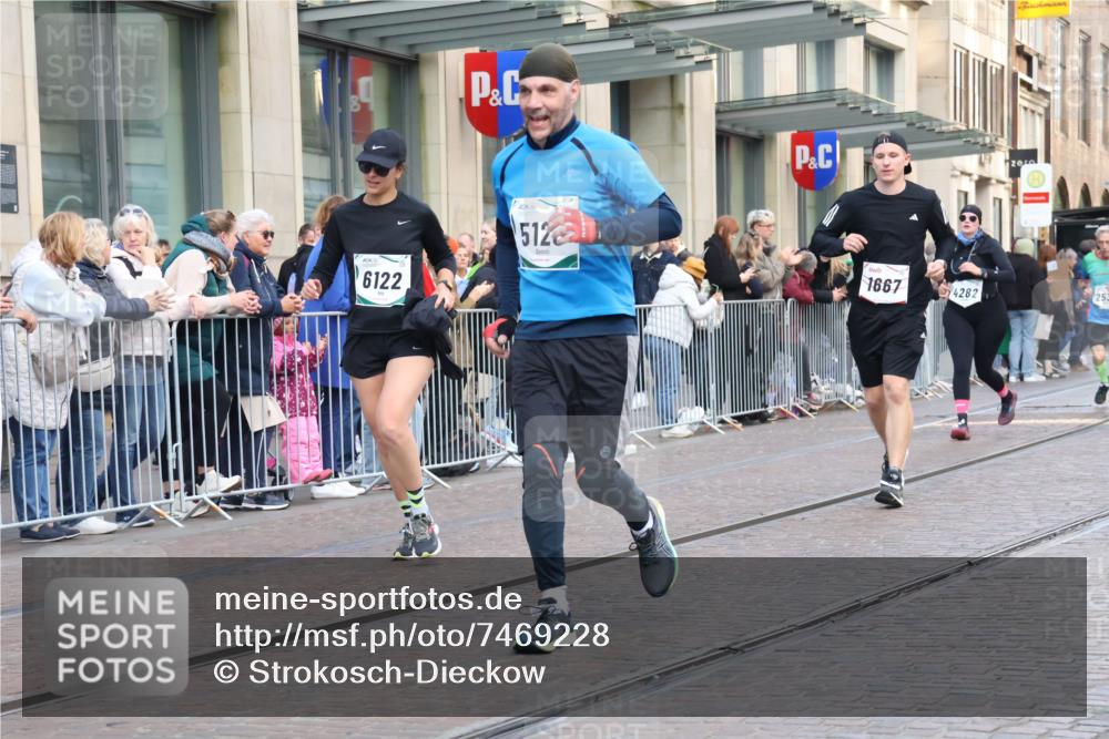 06.10.2024 - 19. swb-Marathon Bremen Strokosch-Dieckow http://msf.ph/oto/7469228 06.10.2024 14:04:47 Laufen 725, 750, 1161, 1407, 1614, 1667, 2072, 2133, 2181, 2534, 2563, 2681, 2708, 2868, 2869, 3684, 3941, 4081, 4082, 4282, 4954, 5123, 5204, 5280, 5355, 5363, 5386, 5431, 5617, 6053, 6122, 6343, 6463, 6497, 6659, 6851, 6917 meine-sportfotos.de