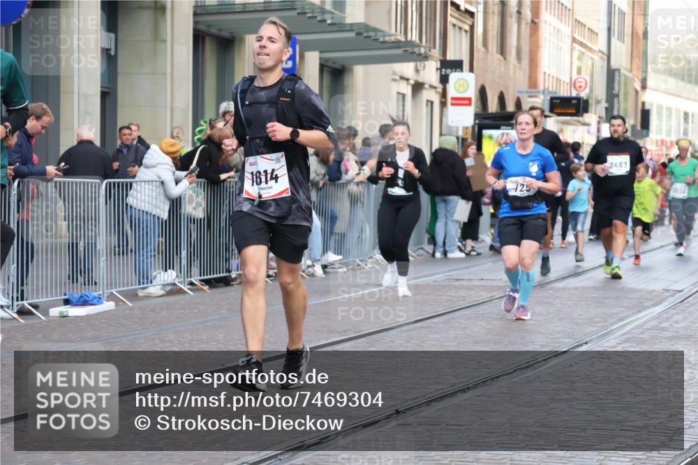 06.10.2024 - 19. swb-Marathon Bremen Strokosch-Dieckow http://msf.ph/oto/7469304 06.10.2024 14:04:57 Laufen 362, 725, 750, 1161, 1407, 1497, 1532, 1614, 1667, 2072, 2133, 2534, 2563, 2681, 2774, 2868, 2869, 3684, 3941, 4081, 4282, 4954, 5204, 5280, 5355, 5363, 5386, 5583, 6122, 6343, 6463, 6497, 6659, 6851, 6917 meine-sportfotos.de