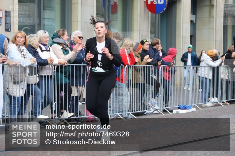 06.10.2024 - 19. swb-Marathon Bremen Strokosch-Dieckow http://msf.ph/oto/7469328 06.10.2024 14:05:02 Laufen 362, 725, 750, 968, 1143, 1161, 1407, 1424, 1497, 1532, 1614, 2072, 2133, 2534, 2563, 2681, 2774, 2868, 2869, 3684, 3941, 4081, 4954, 5204, 5355, 5363, 5583, 6343, 6463, 6497, 6659, 6851, 6917 meine-sportfotos.de