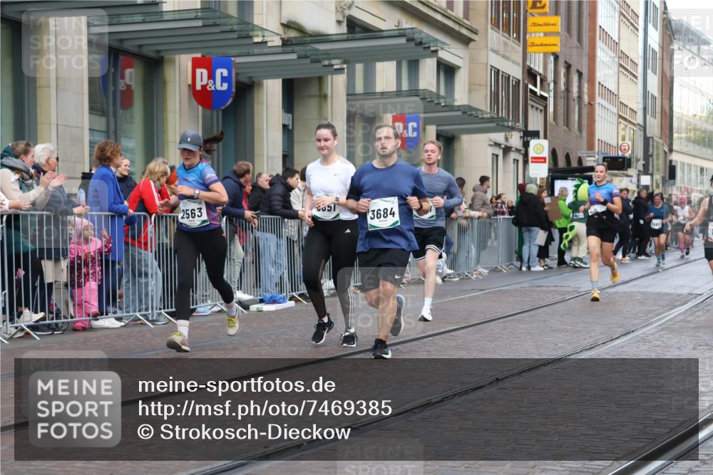 06.10.2024 - 19. swb-Marathon Bremen Strokosch-Dieckow http://msf.ph/oto/7469385 06.10.2024 14:05:16 Laufen 362, 683, 750, 968, 1143, 1161, 1424, 1497, 1532, 2072, 2133, 2563, 2659, 2681, 2704, 2774, 2868, 2869, 3020, 3684, 4081, 5204, 5467, 5583, 6292, 6343, 6400, 6463, 6497, 6659, 6851, 6917 meine-sportfotos.de