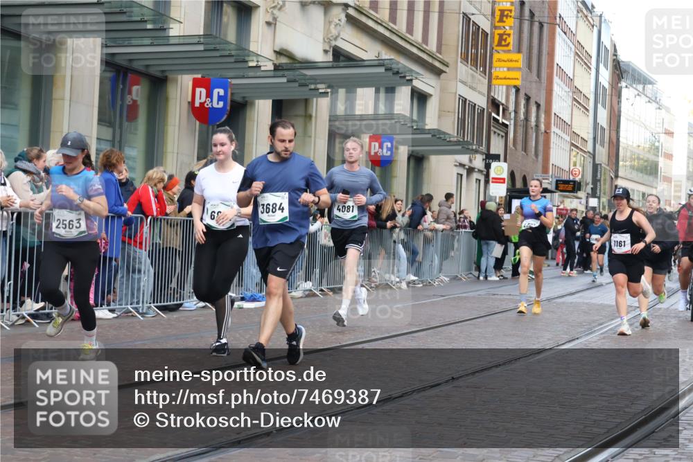 06.10.2024 - 19. swb-Marathon Bremen Strokosch-Dieckow http://msf.ph/oto/7469387 06.10.2024 14:05:17 Laufen 362, 556, 683, 968, 1143, 1161, 1424, 1497, 1532, 2072, 2133, 2563, 2659, 2681, 2704, 2774, 2868, 2869, 3020, 3684, 4081, 5204, 5467, 5583, 6292, 6343, 6400, 6659, 6851, 6917 meine-sportfotos.de