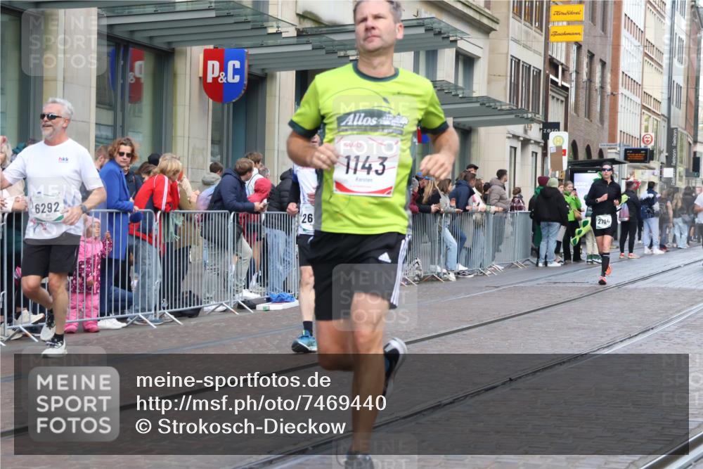 06.10.2024 - 19. swb-Marathon Bremen Strokosch-Dieckow http://msf.ph/oto/7469440 06.10.2024 14:05:32 Laufen 362, 556, 683, 712, 968, 1036, 1037, 1143, 1193, 1424, 1483, 1497, 1532, 2291, 2572, 2659, 2704, 2761, 3020, 3096, 3435, 3438, 3574, 3640, 4367, 4488, 4631, 5378, 5467, 5583, 5710, 5712, 5992, 5993, 6057, 6059, 6292, 6304, 6400 meine-sportfotos.de