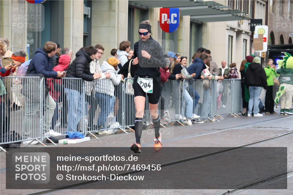 06.10.2024 - 19. swb-Marathon Bremen Strokosch-Dieckow http://msf.ph/oto/7469456 06.10.2024 14:05:36 Laufen 362, 556, 683, 712, 968, 1036, 1037, 1143, 1193, 1424, 1483, 1497, 2291, 2572, 2659, 2692, 2704, 2761, 3020, 3047, 3096, 3435, 3438, 3574, 3640, 4367, 4488, 4504, 4533, 4631, 5378, 5467, 5558, 5583, 5710, 5712, 5964, 5992, 5993, 6057, 6059, 6292, 6304, 6400 meine-sportfotos.de