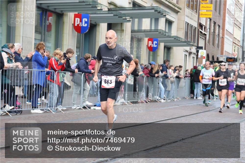 06.10.2024 - 19. swb-Marathon Bremen Strokosch-Dieckow http://msf.ph/oto/7469479 06.10.2024 14:05:47 Laufen 556, 683, 712, 855, 1036, 1037, 1193, 1285, 1483, 2291, 2572, 2642, 2659, 2692, 2704, 2761, 3020, 3047, 3096, 3371, 3435, 3438, 3568, 3574, 3640, 4367, 4488, 4504, 4533, 4631, 4818, 5378, 5467, 5558, 5710, 5712, 5836, 5964, 5992, 5993, 6057, 6059, 6304 meine-sportfotos.de