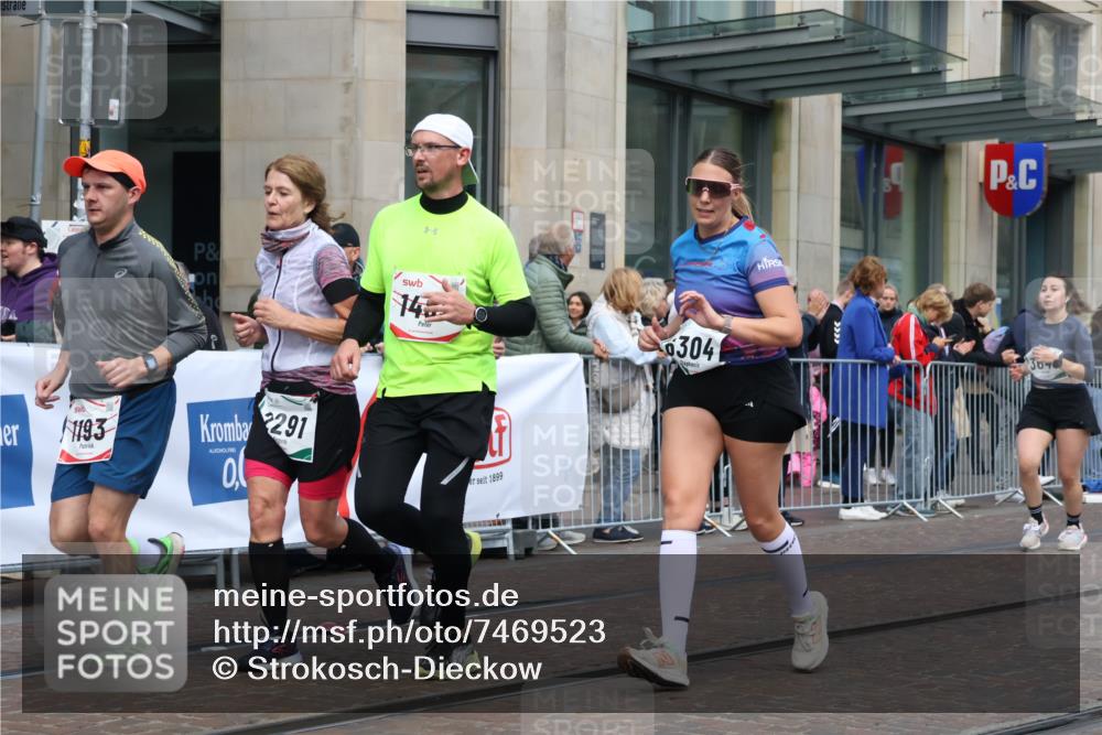 06.10.2024 - 19. swb-Marathon Bremen Strokosch-Dieckow http://msf.ph/oto/7469523 06.10.2024 14:05:58 Laufen 712, 855, 1036, 1037, 1193, 1285, 1483, 2112, 2291, 2345, 2572, 2642, 2692, 2730, 2761, 3047, 3096, 3371, 3435, 3438, 3568, 3574, 3640, 4152, 4367, 4488, 4504, 4533, 4631, 4818, 4909, 5378, 5558, 5710, 5712, 5836, 5964, 5992, 5993, 6057, 6059, 6304 meine-sportfotos.de