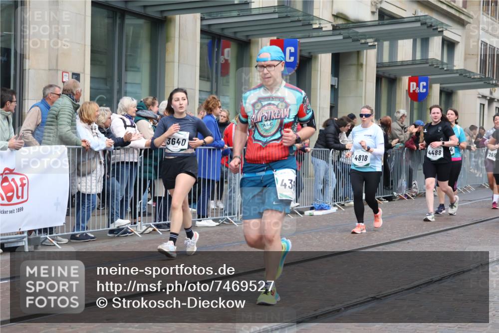 06.10.2024 - 19. swb-Marathon Bremen Strokosch-Dieckow http://msf.ph/oto/7469527 06.10.2024 14:05:59 Laufen 712, 855, 1036, 1037, 1193, 1285, 1483, 2112, 2291, 2345, 2572, 2642, 2692, 2730, 2761, 3047, 3096, 3371, 3435, 3438, 3568, 3574, 3595, 3640, 4152, 4367, 4488, 4504, 4533, 4631, 4818, 4909, 5378, 5558, 5710, 5712, 5836, 5964, 5992, 5993, 6057, 6059, 6304 meine-sportfotos.de