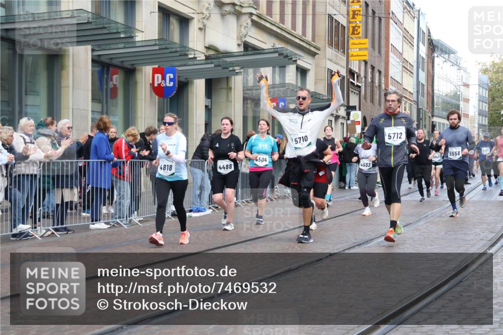06.10.2024 - 19. swb-Marathon Bremen Strokosch-Dieckow http://msf.ph/oto/7469532 06.10.2024 14:06:00 Laufen 712, 855, 1036, 1037, 1193, 1285, 1483, 2112, 2291, 2345, 2572, 2642, 2692, 2730, 2761, 3047, 3096, 3371, 3435, 3438, 3568, 3574, 3595, 3640, 4152, 4367, 4488, 4504, 4533, 4631, 4818, 4909, 5378, 5558, 5710, 5712, 5836, 5964, 5992, 5993, 6057, 6059, 6304, 6651 meine-sportfotos.de