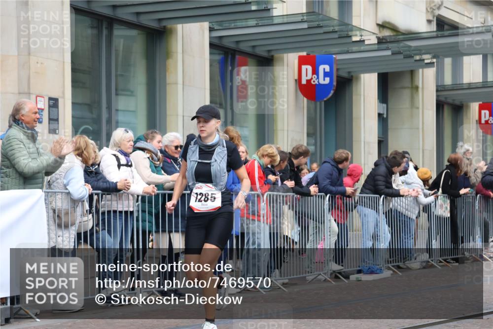 06.10.2024 - 19. swb-Marathon Bremen Strokosch-Dieckow http://msf.ph/oto/7469570 06.10.2024 14:06:08 Laufen 855, 960, 1285, 2112, 2291, 2345, 2572, 2642, 2692, 2730, 2761, 2889, 3047, 3371, 3568, 3574, 3595, 3640, 4152, 4367, 4488, 4504, 4533, 4686, 4818, 4909, 5237, 5558, 5836, 5964, 6304, 6651 meine-sportfotos.de