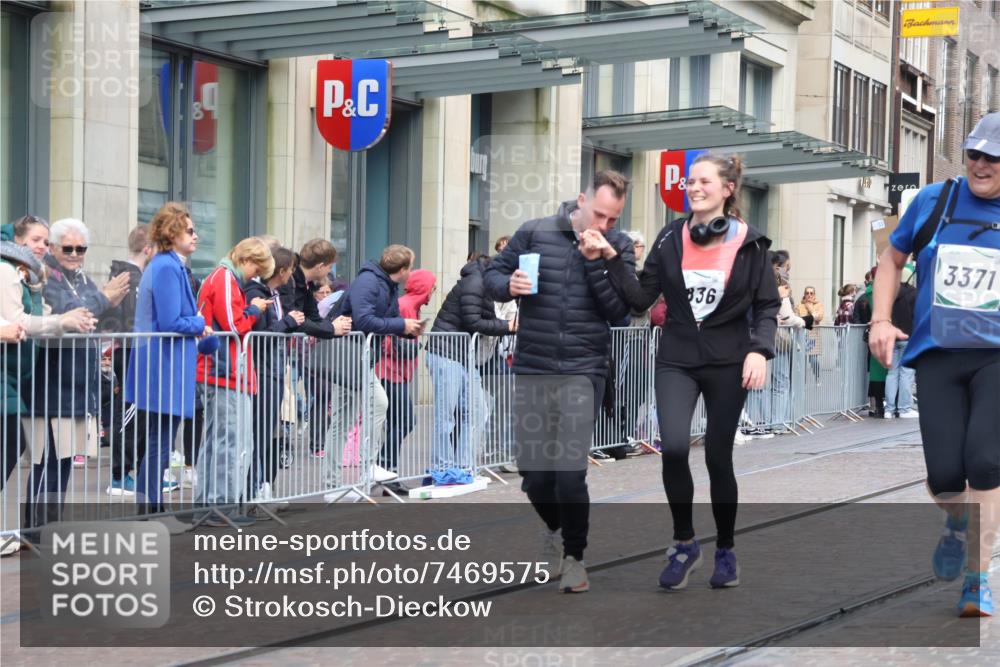06.10.2024 - 19. swb-Marathon Bremen Strokosch-Dieckow http://msf.ph/oto/7469575 06.10.2024 14:06:09 Laufen 855, 960, 1285, 2112, 2291, 2345, 2572, 2642, 2692, 2730, 2761, 2889, 3047, 3371, 3568, 3574, 3595, 3640, 4152, 4367, 4488, 4504, 4533, 4686, 4818, 4909, 5237, 5558, 5836, 5964, 6304, 6651 meine-sportfotos.de