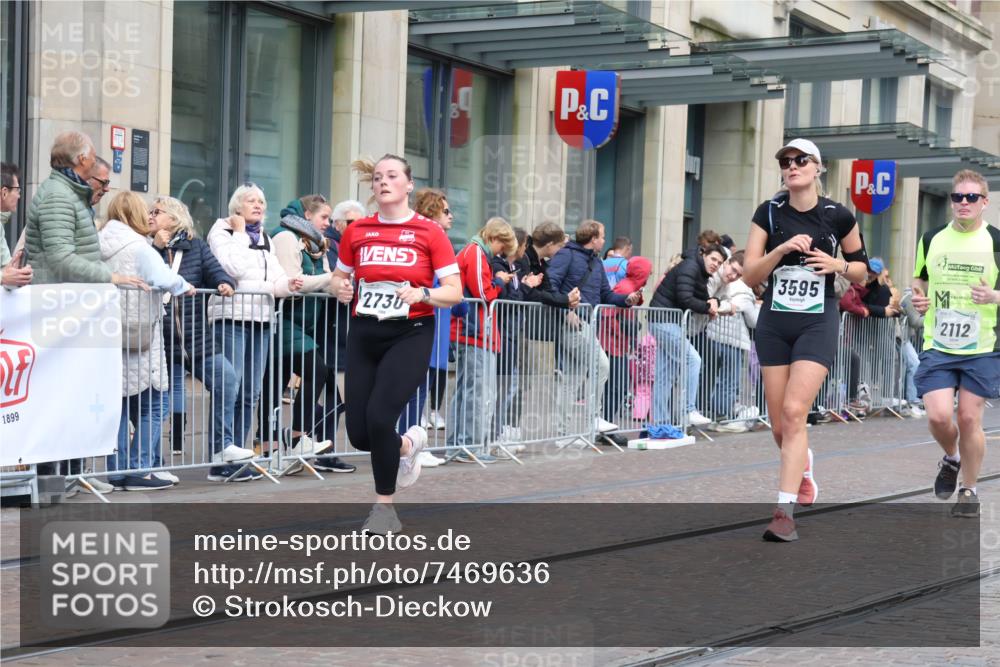 06.10.2024 - 19. swb-Marathon Bremen Strokosch-Dieckow http://msf.ph/oto/7469636 06.10.2024 14:06:25 Laufen 960, 1052, 2112, 2345, 2647, 2689, 2730, 2889, 3055, 3405, 3595, 3619, 4152, 4686, 4714, 4776, 4909, 5164, 5237, 5385, 6144, 6229, 6372, 6651, 6750 meine-sportfotos.de