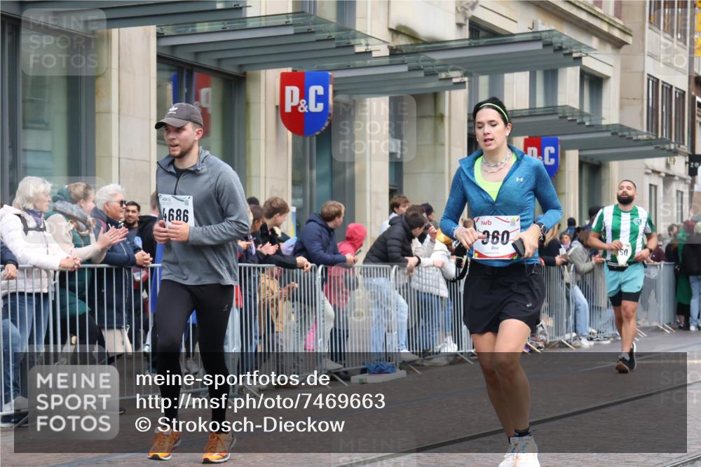 06.10.2024 - 19. swb-Marathon Bremen Strokosch-Dieckow http://msf.ph/oto/7469663 06.10.2024 14:06:33 Laufen 325, 960, 1052, 2112, 2193, 2250, 2345, 2647, 2689, 2730, 2889, 3055, 3061, 3405, 3595, 3619, 3784, 4152, 4686, 4714, 4776, 5164, 5237, 5279, 5385, 5444, 5952, 6144, 6229, 6372, 6532, 6651, 6750 meine-sportfotos.de