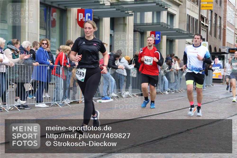 06.10.2024 - 19. swb-Marathon Bremen Strokosch-Dieckow http://msf.ph/oto/7469827 06.10.2024 14:07:30 Laufen 866, 887, 1378, 2432, 2433, 3019, 3118, 3553, 3715, 4047, 4048, 4269, 4459, 4513, 5131, 5132, 5249, 5321, 5907, 6283, 6714 meine-sportfotos.de