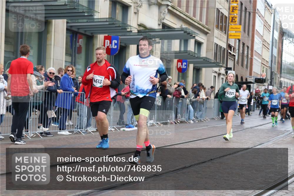 06.10.2024 - 19. swb-Marathon Bremen Strokosch-Dieckow http://msf.ph/oto/7469835 06.10.2024 14:07:32 Laufen 866, 887, 1378, 2432, 2433, 2628, 3019, 3118, 3553, 3715, 4047, 4048, 4269, 4459, 4513, 5131, 5132, 5249, 5321, 5907, 6283, 6714 meine-sportfotos.de