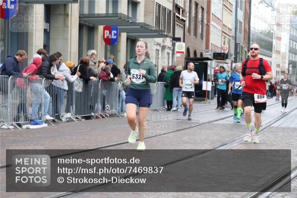 06.10.2024 - 19. swb-Marathon Bremen Strokosch-Dieckow http://msf.ph/oto/7469837 06.10.2024 14:07:33 Laufen 866, 887, 1378, 2433, 2628, 3019, 3118, 3553, 3715, 4047, 4048, 4269, 4459, 4513, 5131, 5132, 5249, 5321, 5907, 6283, 6714 meine-sportfotos.de
