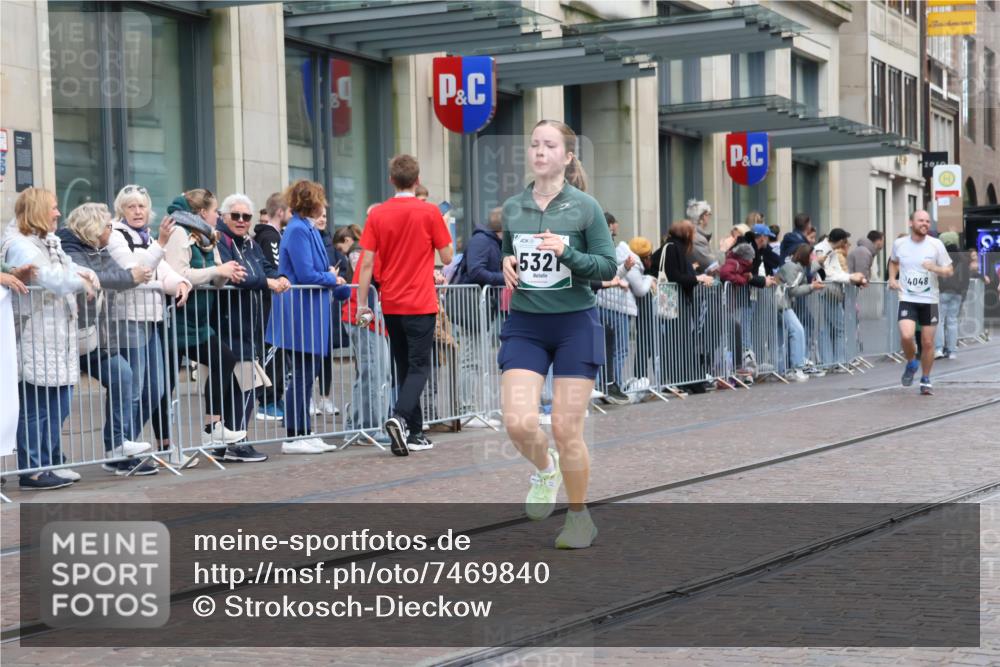 06.10.2024 - 19. swb-Marathon Bremen Strokosch-Dieckow http://msf.ph/oto/7469840 06.10.2024 14:07:34 Laufen 866, 887, 1378, 2433, 2628, 3019, 3118, 3553, 3715, 4047, 4048, 4269, 4459, 4513, 5131, 5132, 5249, 5321, 5907, 6283, 6714 meine-sportfotos.de