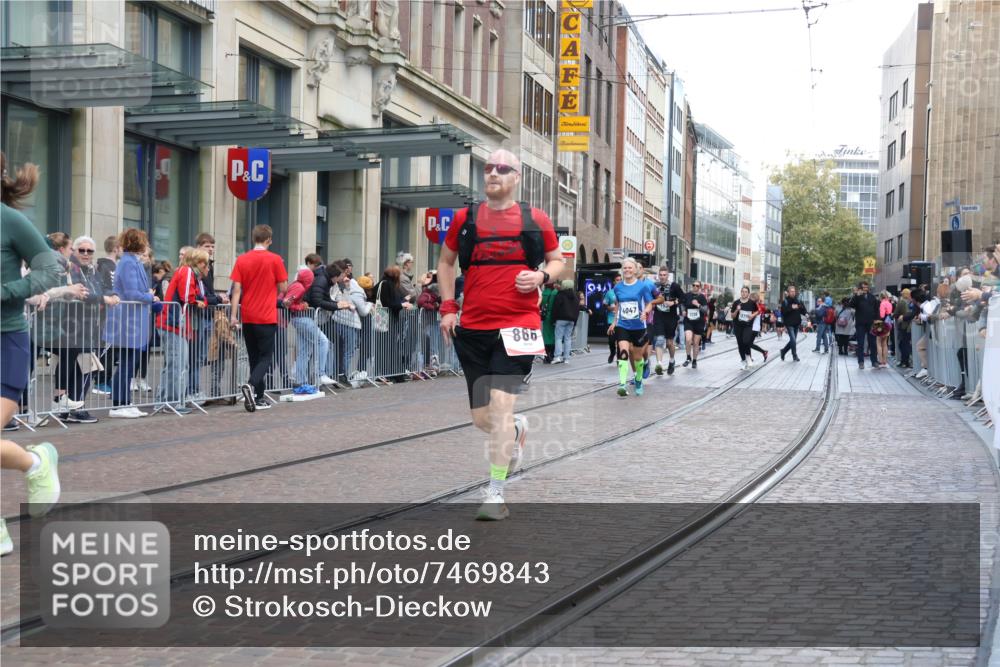 06.10.2024 - 19. swb-Marathon Bremen Strokosch-Dieckow http://msf.ph/oto/7469843 06.10.2024 14:07:35 Laufen 866, 887, 1378, 2433, 2628, 3019, 3118, 3553, 3715, 4047, 4048, 4269, 4459, 4513, 5131, 5132, 5249, 5321, 6283, 6714 meine-sportfotos.de