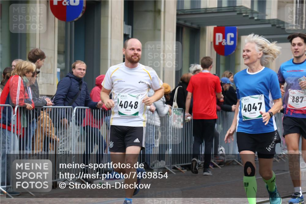 06.10.2024 - 19. swb-Marathon Bremen Strokosch-Dieckow http://msf.ph/oto/7469854 06.10.2024 14:07:39 Laufen 866, 887, 2433, 2510, 2628, 3019, 3118, 3553, 3715, 4047, 4048, 4269, 4459, 4513, 5249, 5321, 6283, 6714, 6884 meine-sportfotos.de