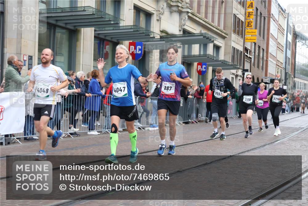06.10.2024 - 19. swb-Marathon Bremen Strokosch-Dieckow http://msf.ph/oto/7469865 06.10.2024 14:07:41 Laufen 866, 887, 2433, 2510, 2628, 3019, 3118, 3553, 3715, 4047, 4048, 4269, 4459, 4513, 4935, 5321, 6283, 6714, 6884 meine-sportfotos.de