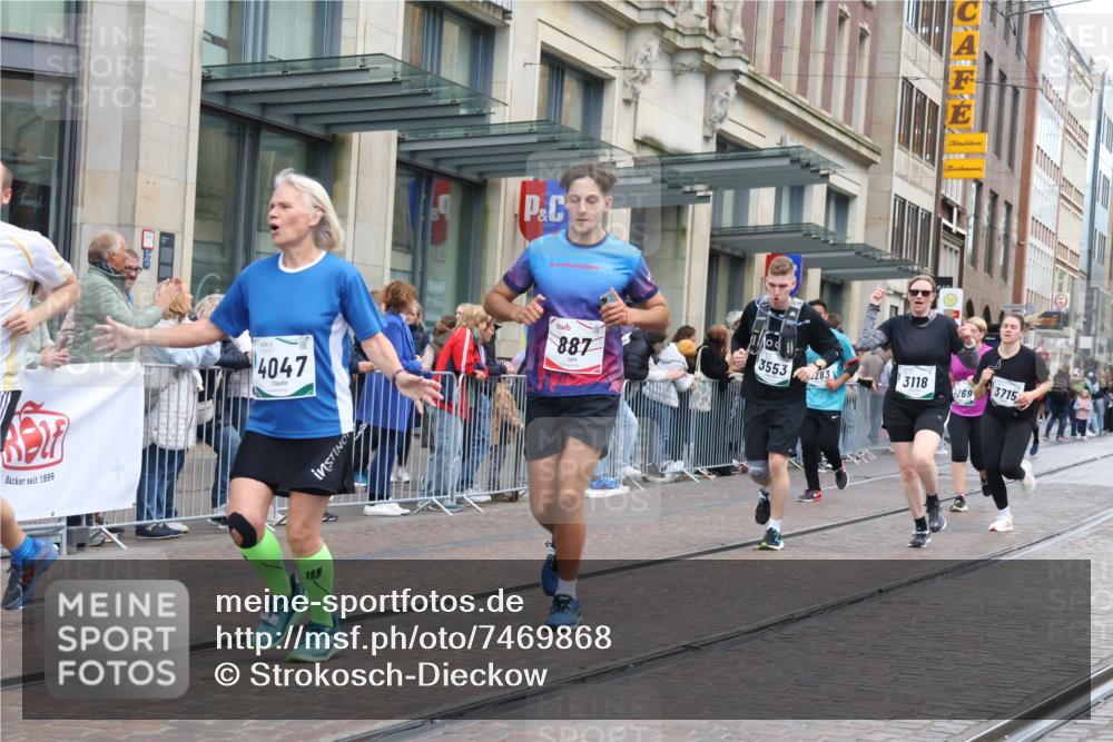 06.10.2024 - 19. swb-Marathon Bremen Strokosch-Dieckow http://msf.ph/oto/7469868 06.10.2024 14:07:42 Laufen 866, 887, 2433, 2510, 2628, 3019, 3118, 3553, 3715, 4047, 4048, 4269, 4459, 4513, 4935, 5321, 6283, 6714, 6884 meine-sportfotos.de