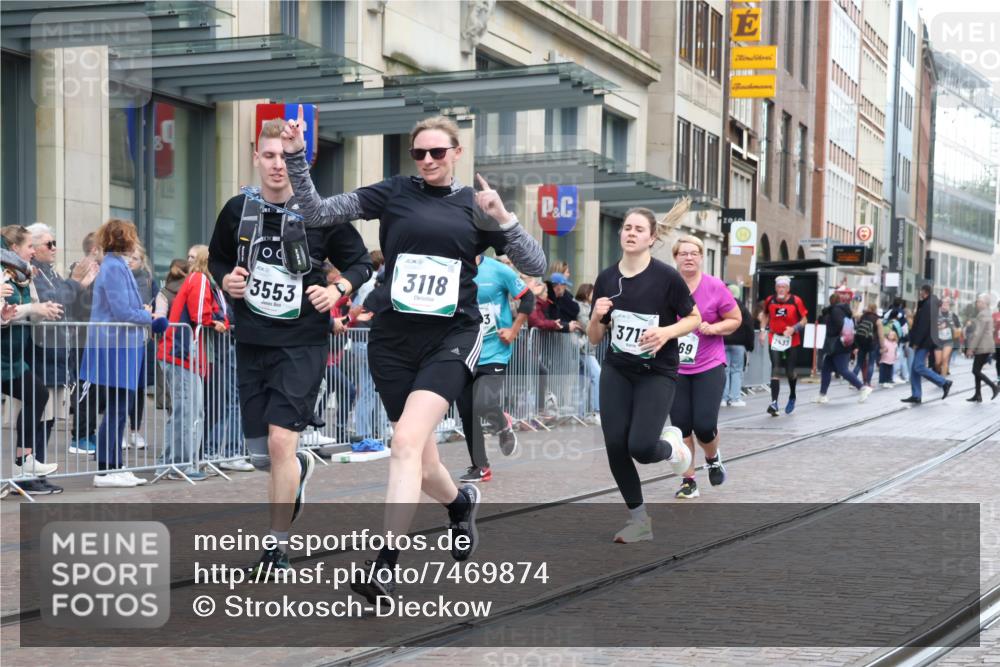 06.10.2024 - 19. swb-Marathon Bremen Strokosch-Dieckow http://msf.ph/oto/7469874 06.10.2024 14:07:43 Laufen 866, 887, 2433, 2510, 2628, 3019, 3118, 3553, 3715, 4047, 4048, 4269, 4459, 4513, 4935, 5321, 6283, 6884 meine-sportfotos.de