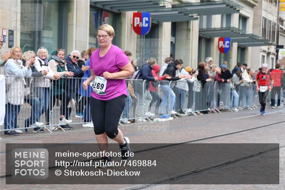 06.10.2024 - 19. swb-Marathon Bremen Strokosch-Dieckow http://msf.ph/oto/7469884 06.10.2024 14:07:46 Laufen 887, 2433, 2510, 2628, 3019, 3118, 3553, 3715, 4047, 4048, 4269, 4513, 4935, 5033, 6283, 6884 meine-sportfotos.de