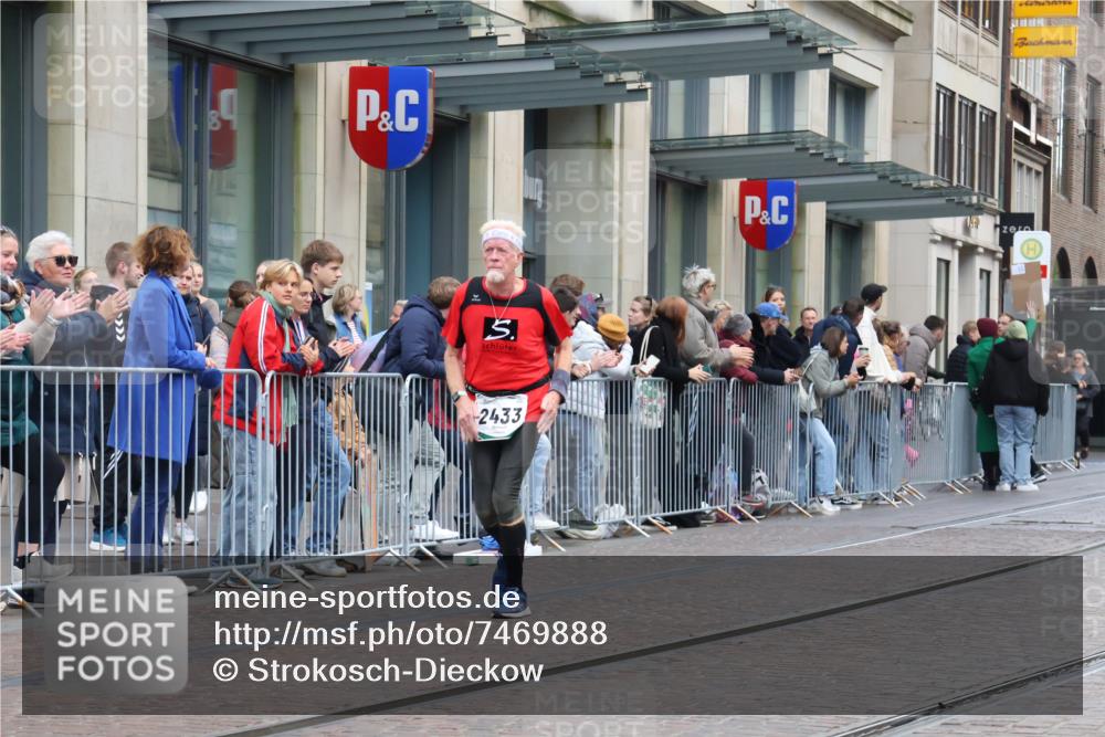 06.10.2024 - 19. swb-Marathon Bremen Strokosch-Dieckow http://msf.ph/oto/7469888 06.10.2024 14:07:50 Laufen 887, 2433, 2510, 2628, 3019, 3553, 3715, 4047, 4048, 4269, 4935, 5033, 6283, 6884 meine-sportfotos.de