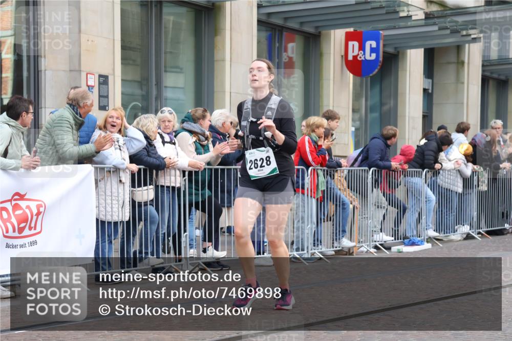 06.10.2024 - 19. swb-Marathon Bremen Strokosch-Dieckow http://msf.ph/oto/7469898 06.10.2024 14:07:59 Laufen 267, 2433, 2510, 2628, 2870, 3019, 4634, 4935, 5033, 6884 meine-sportfotos.de