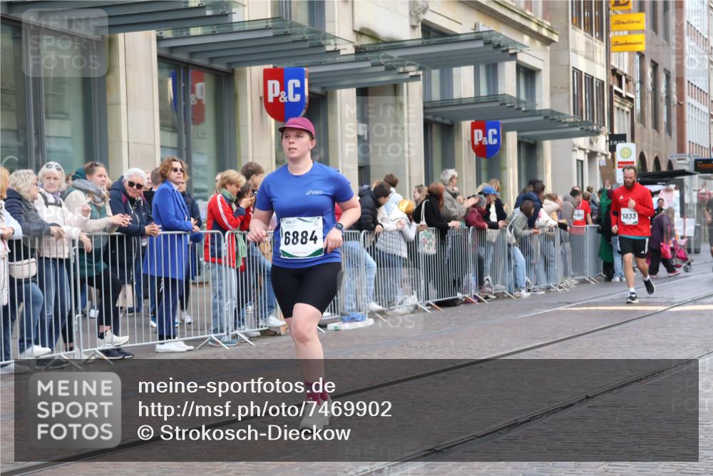 06.10.2024 - 19. swb-Marathon Bremen Strokosch-Dieckow http://msf.ph/oto/7469902 06.10.2024 14:08:04 Laufen 267, 2433, 2510, 2628, 2870, 3019, 3480, 4634, 4935, 5033, 5517, 6023, 6884 meine-sportfotos.de