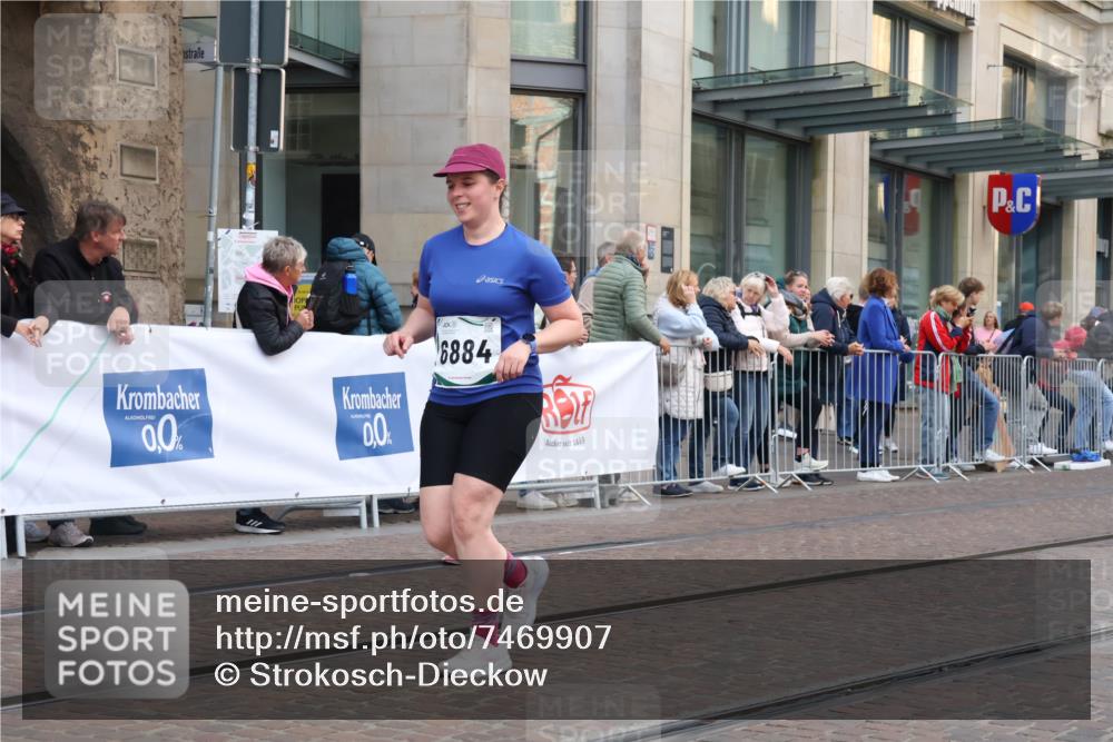 06.10.2024 - 19. swb-Marathon Bremen Strokosch-Dieckow http://msf.ph/oto/7469907 06.10.2024 14:08:06 Laufen 267, 2510, 2628, 2870, 3019, 3480, 4634, 4935, 5033, 5517, 6023, 6884 meine-sportfotos.de