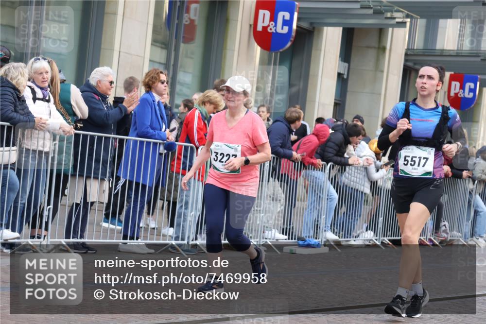 06.10.2024 - 19. swb-Marathon Bremen Strokosch-Dieckow http://msf.ph/oto/7469958 06.10.2024 14:08:30 Laufen 267, 502, 2153, 2320, 2870, 3227, 3323, 3480, 3842, 4560, 4634, 4832, 5149, 5266, 5422, 5517, 6023, 6539, 6922 meine-sportfotos.de